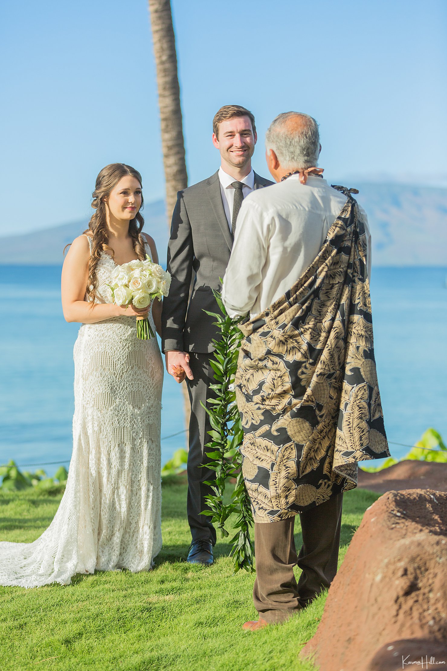 hawaii venue wedding during morning