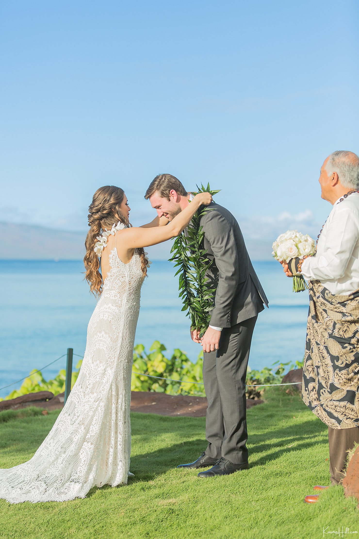 bride exchanging lei with groom at hawaii wedding