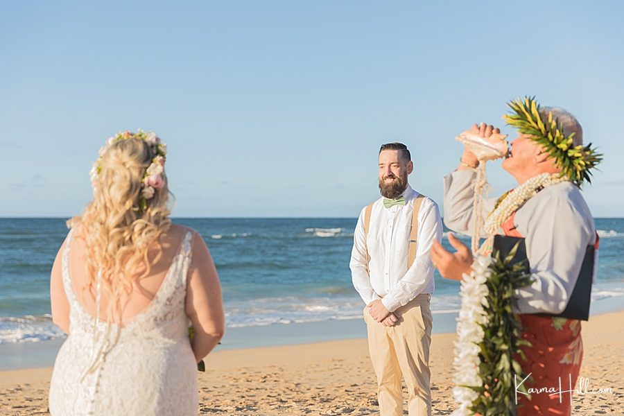 bride and groom first looks at maui wedding