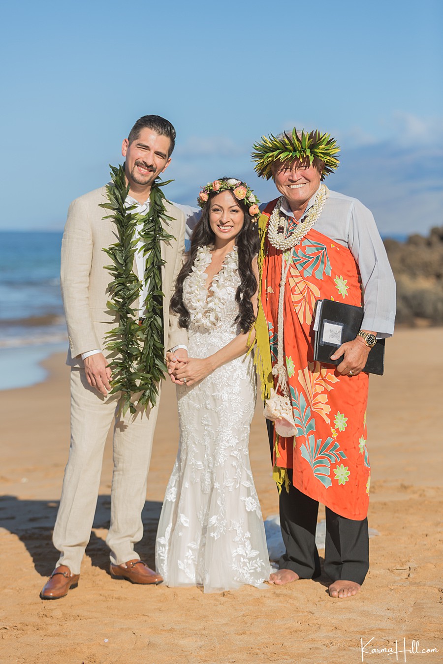 hawaii beach wedding during morning
