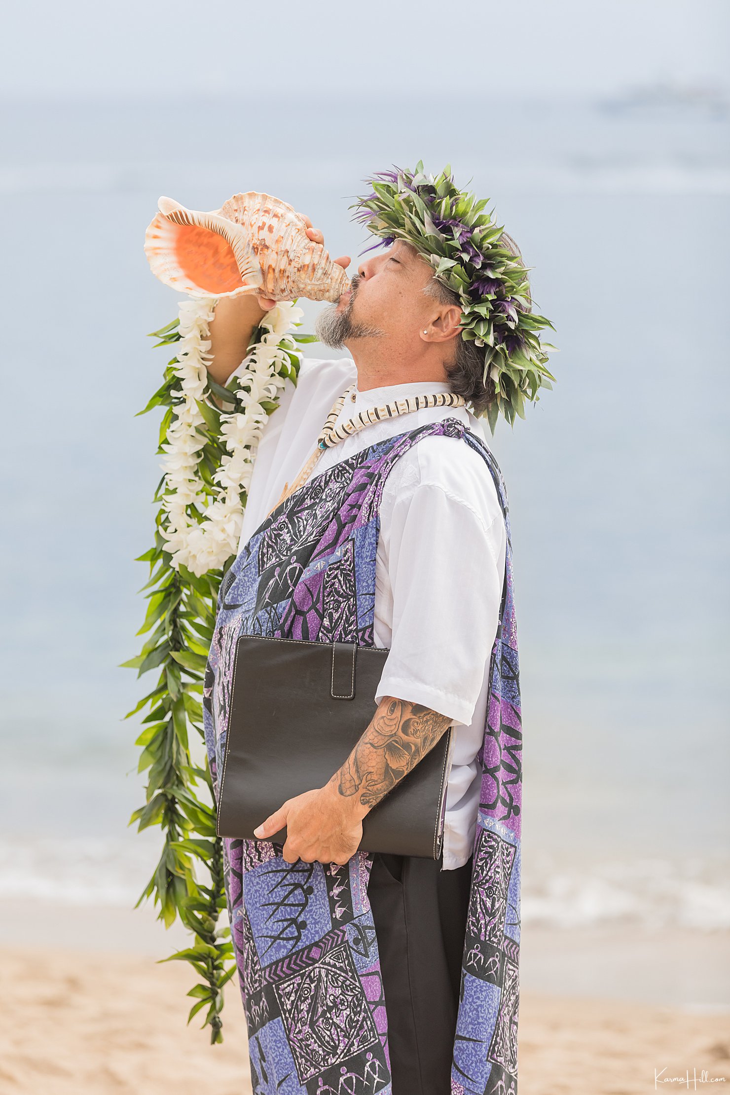 beach wedding in Hawaii officiant