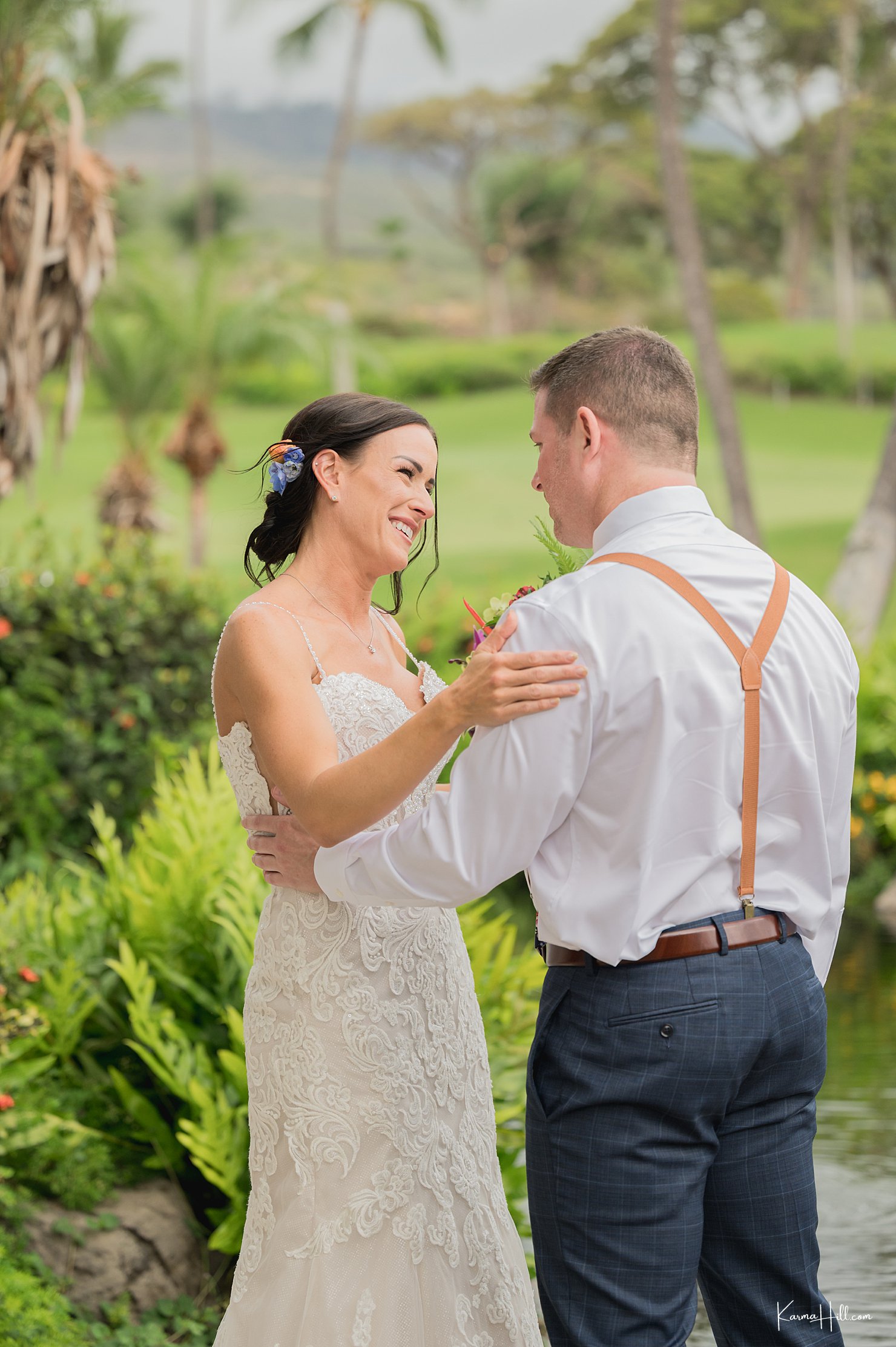 first looks at maui wedding