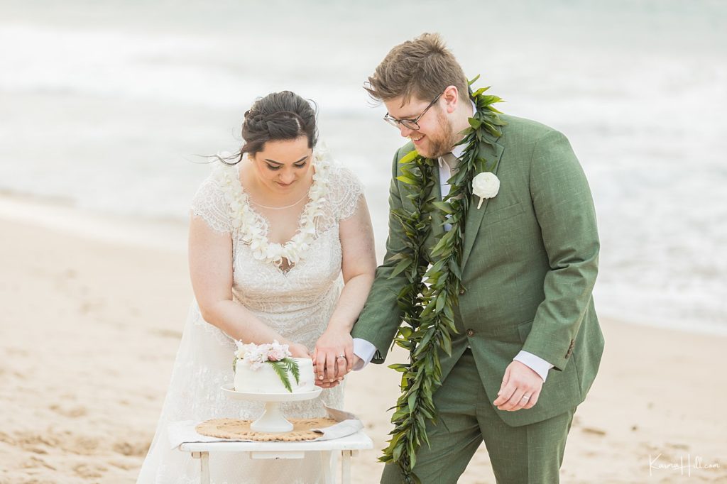 cake cutting and sparkling toast wedding package maui