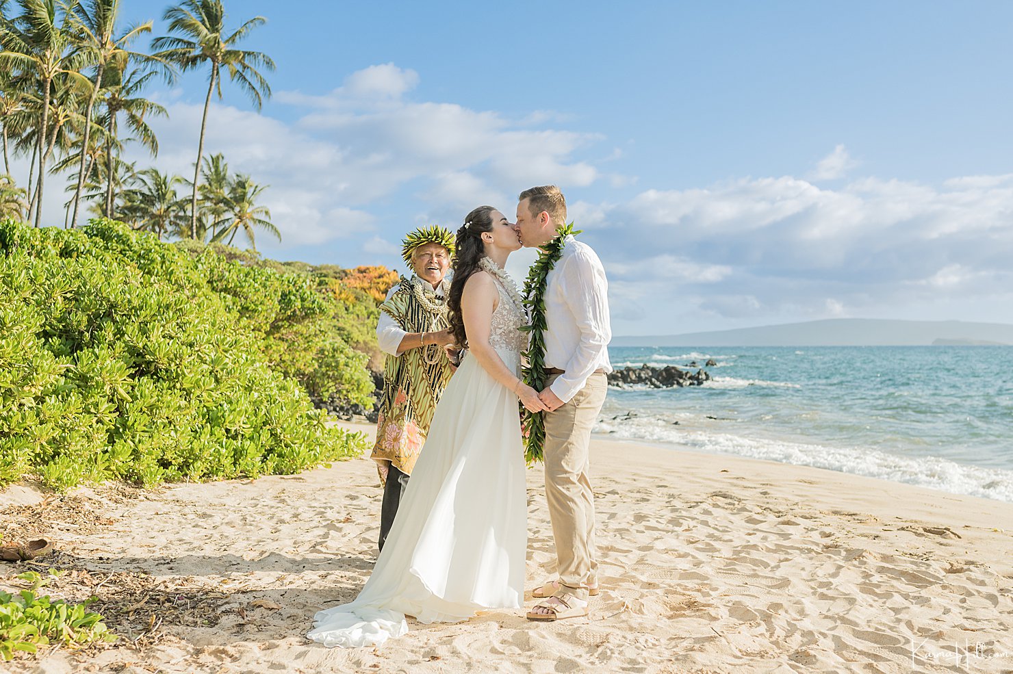 Utterly A Dream - Lindsay & Travis' Hawaii Beach Wedding