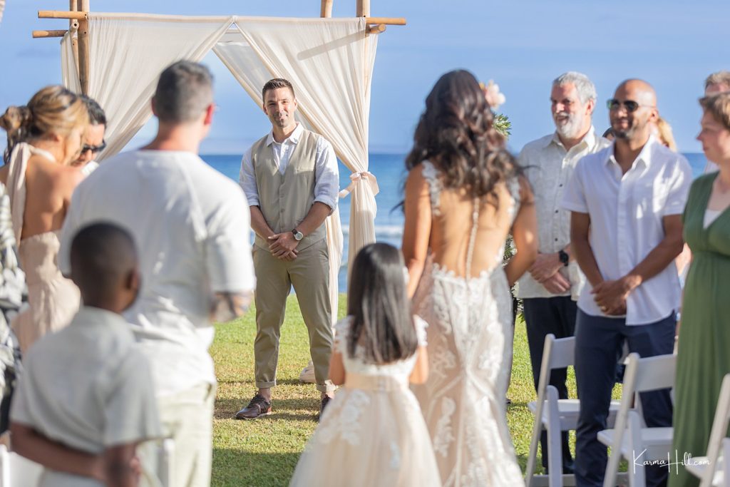 groom first looks at hawaii wedding