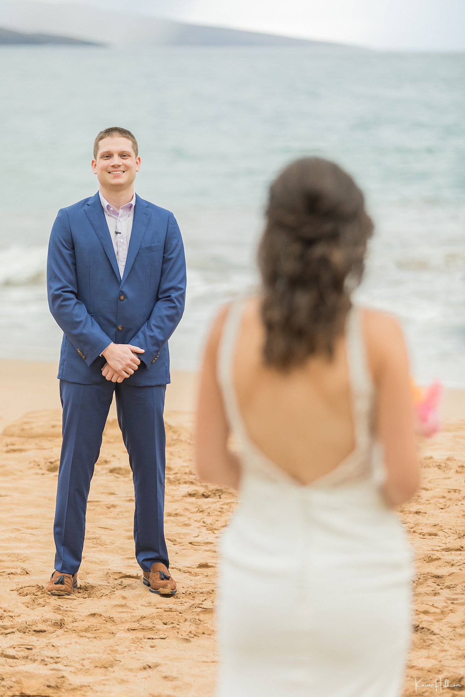 first look at Maui elopement