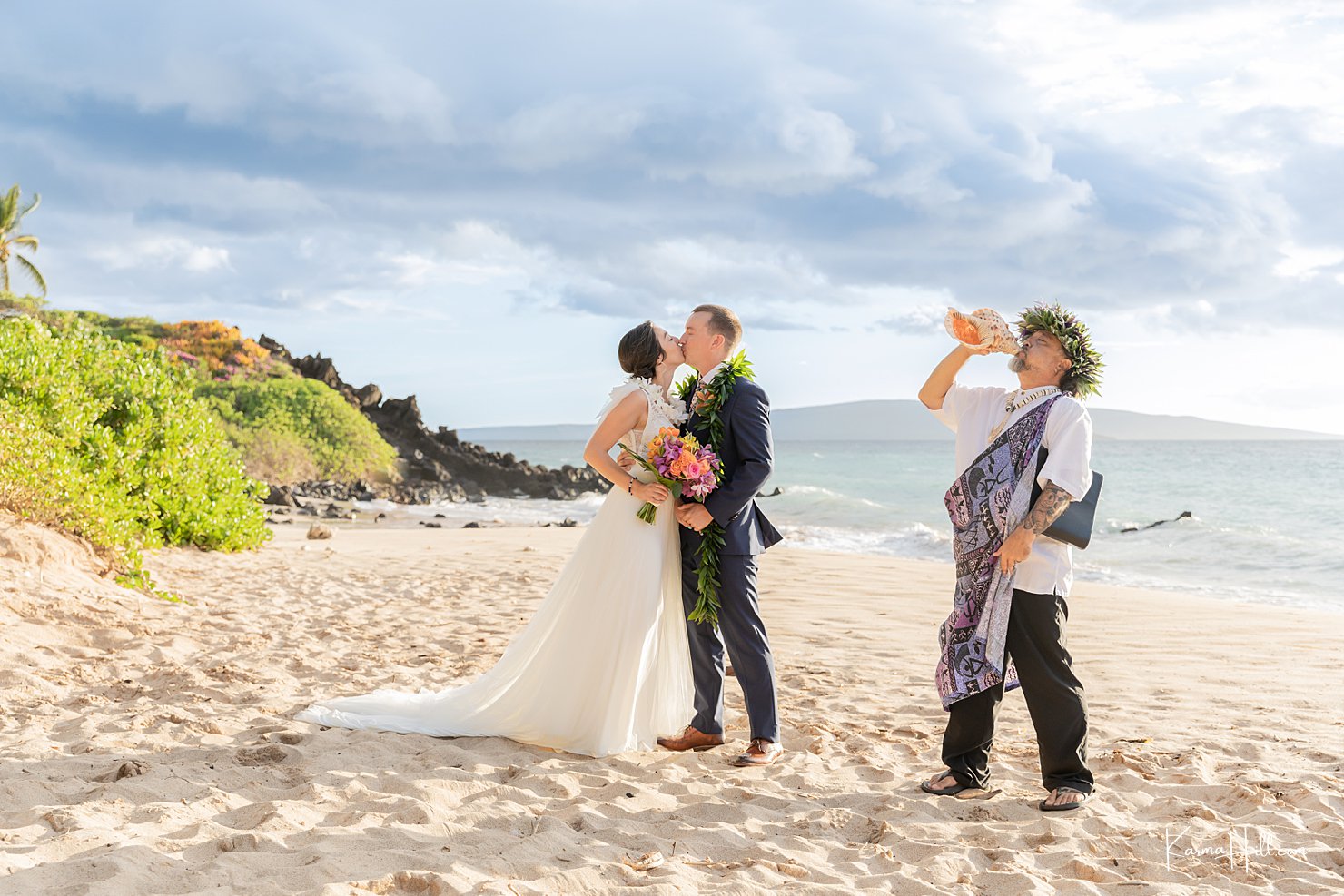 Maui elopement coordinator with photography