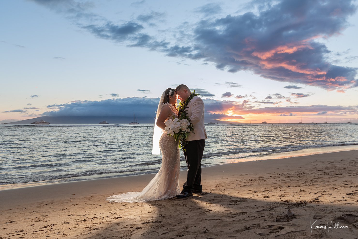elope in Maui at sunset