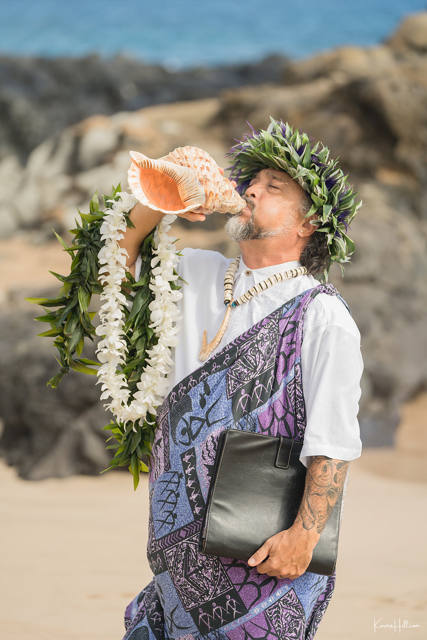 Maui beach wedding officiant