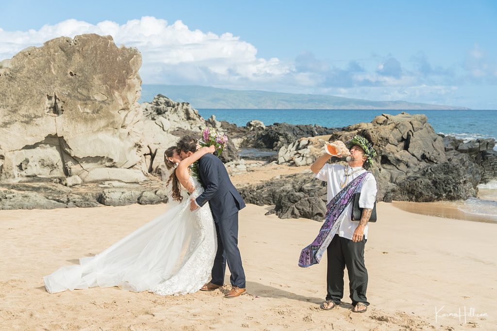 Maui beach wedding by Simple Maui Wedding