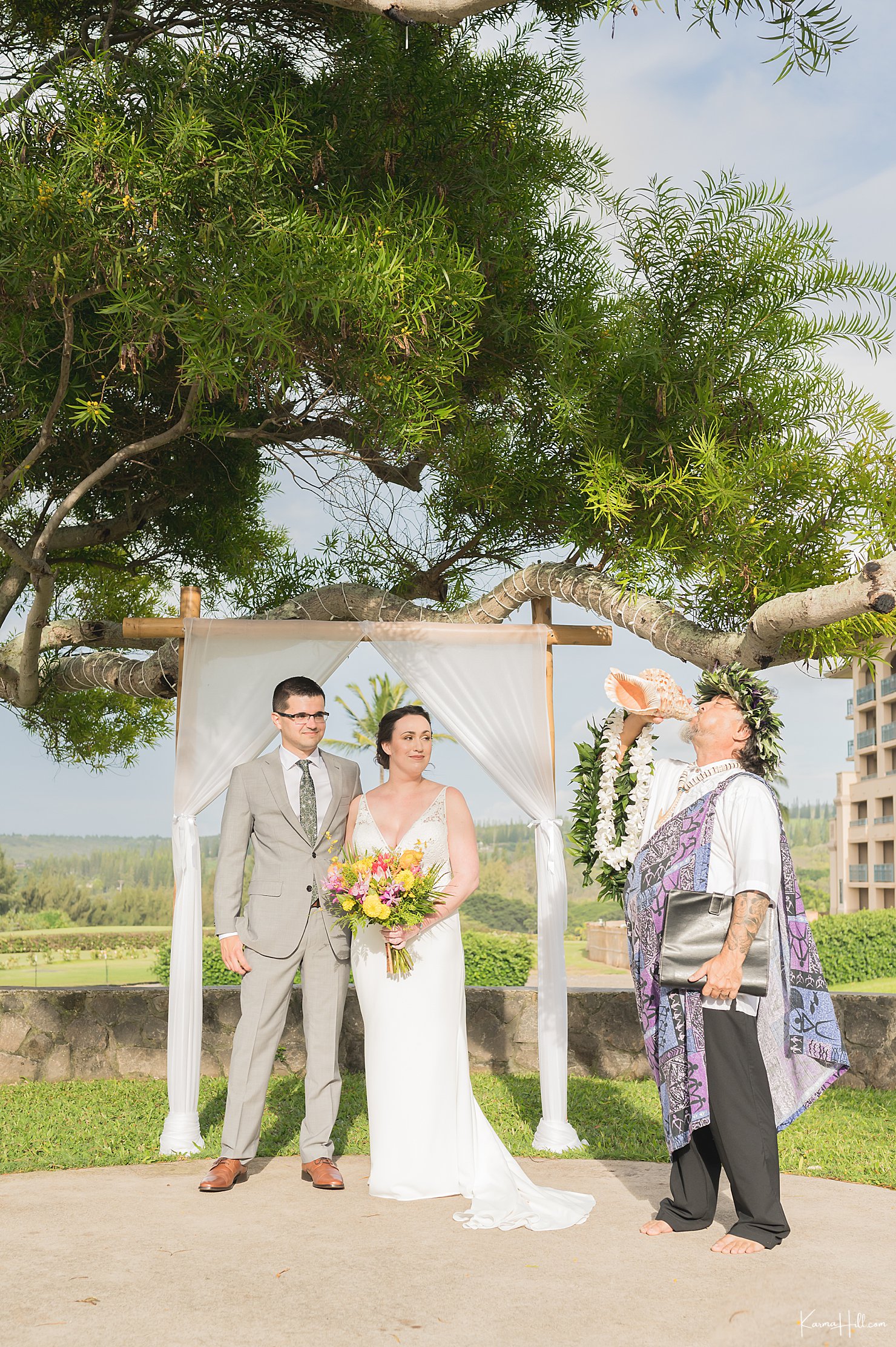 bride and groom at maui venue wedding