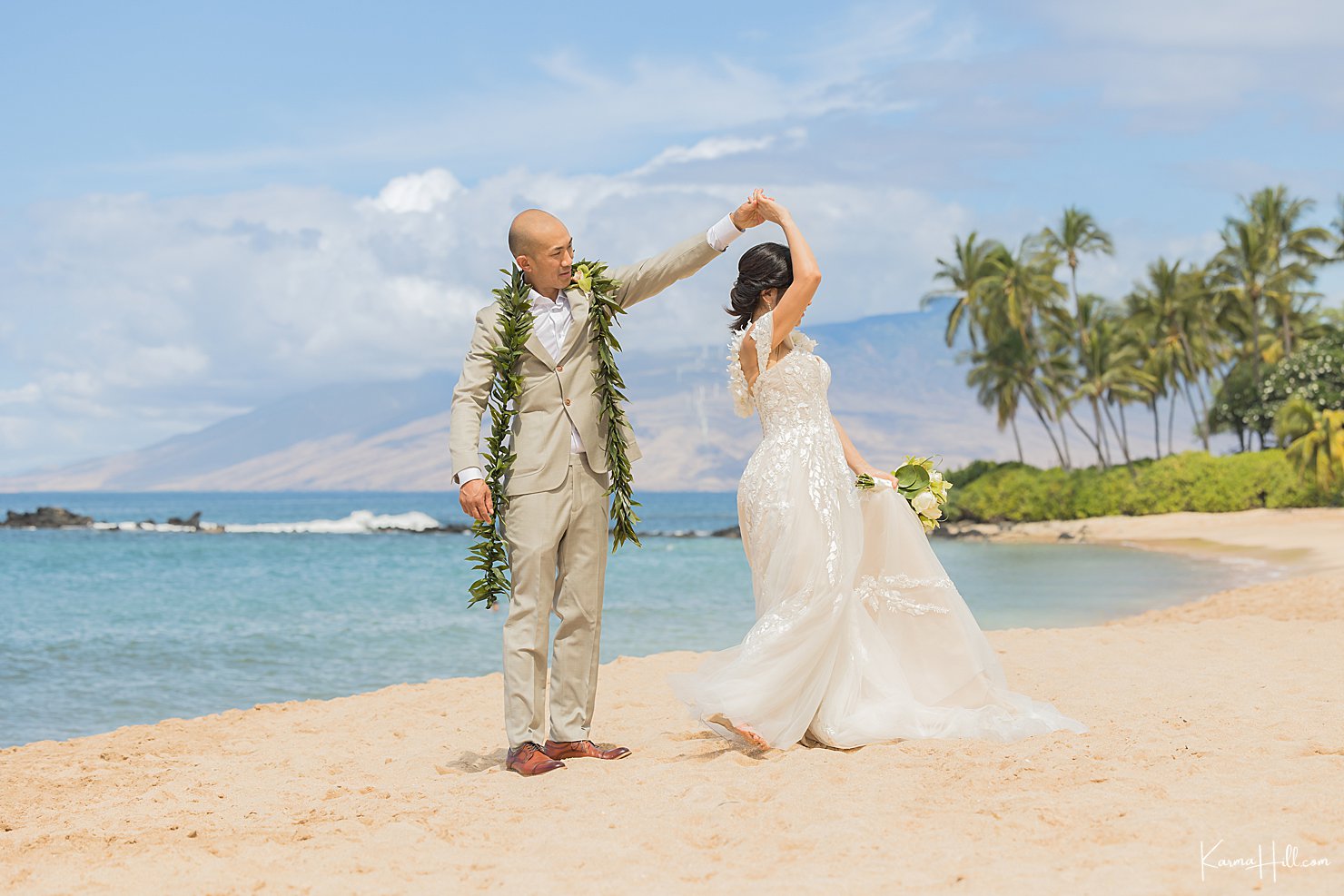 bride and groom in maui 
