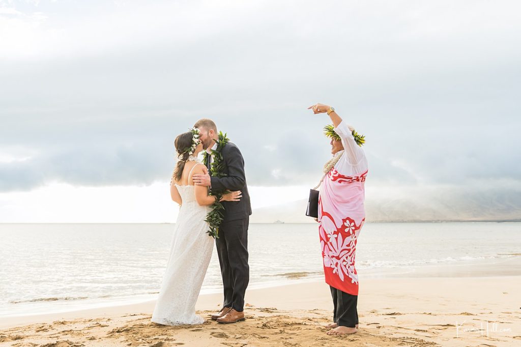 Elope in Maui with Simple Maui Wedding
