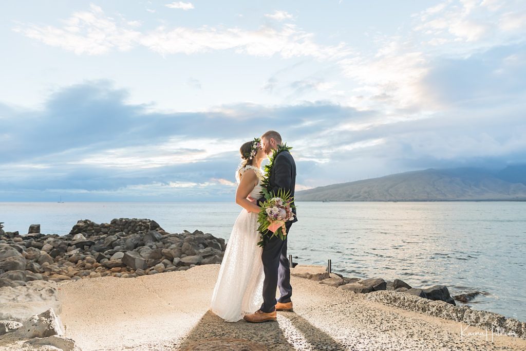 Sunset elopement in Maui