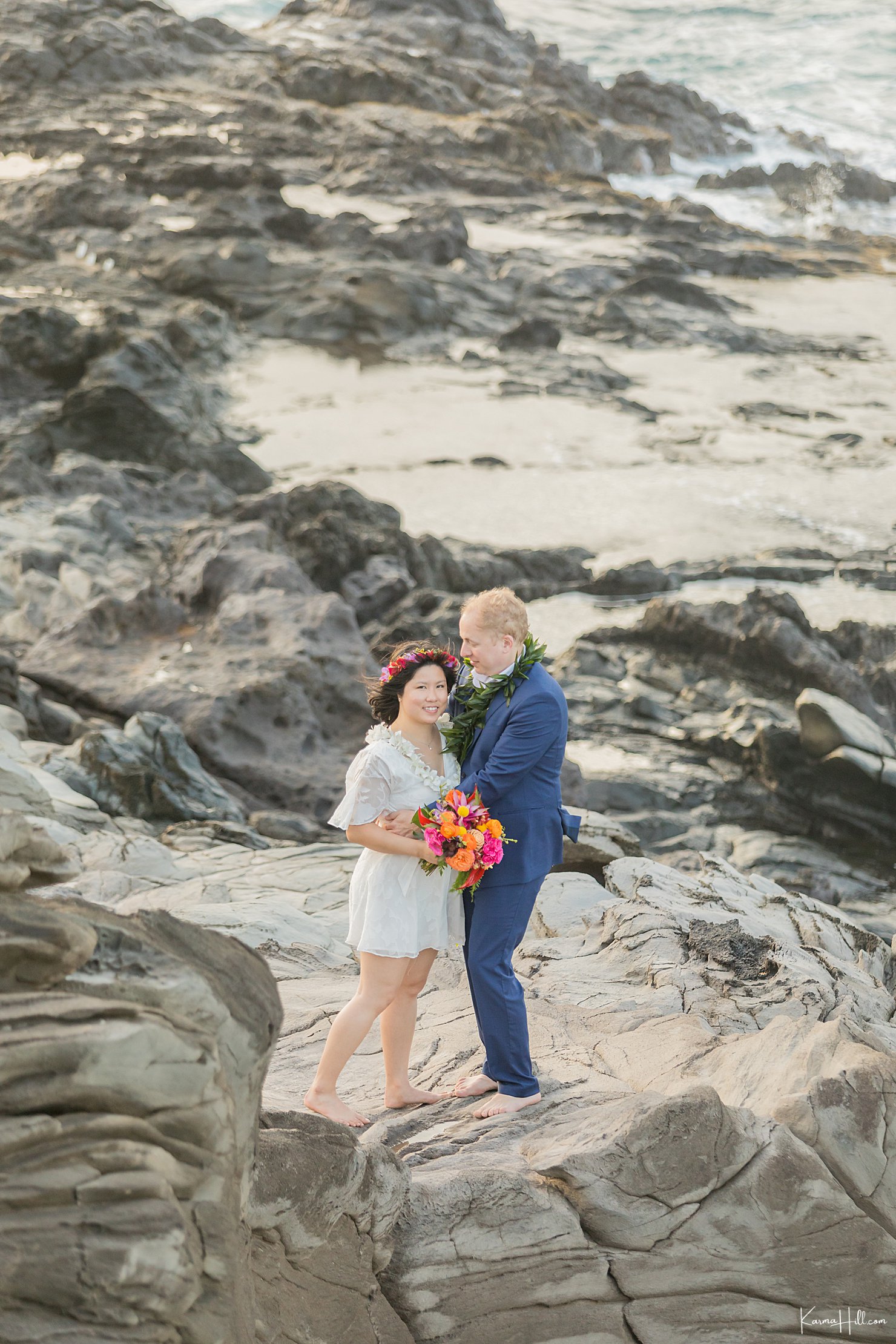 newlyweds on cliffs