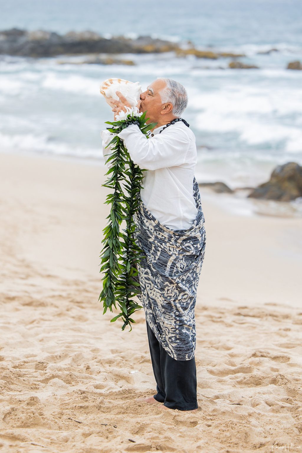 Beach Glamour - Diana & Gustavo's Maui Elopement