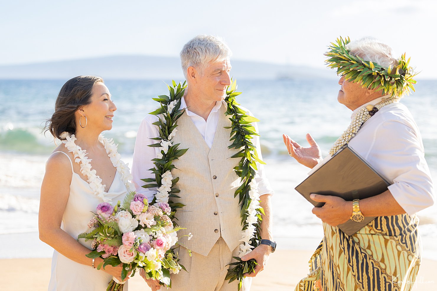 An officiant for a Maui Beach Wedding