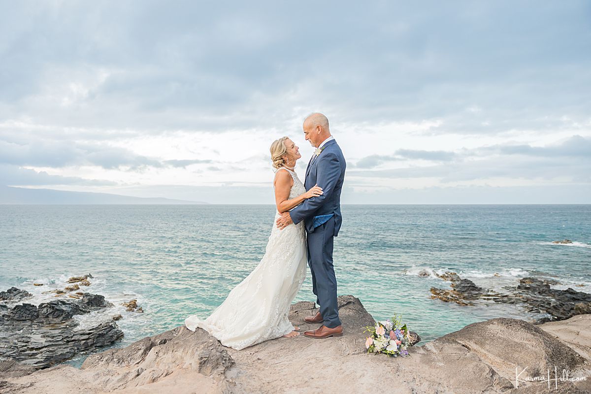 Hawaii Wedding cliffside